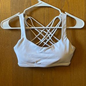 Lululemon Free to be sports bra
